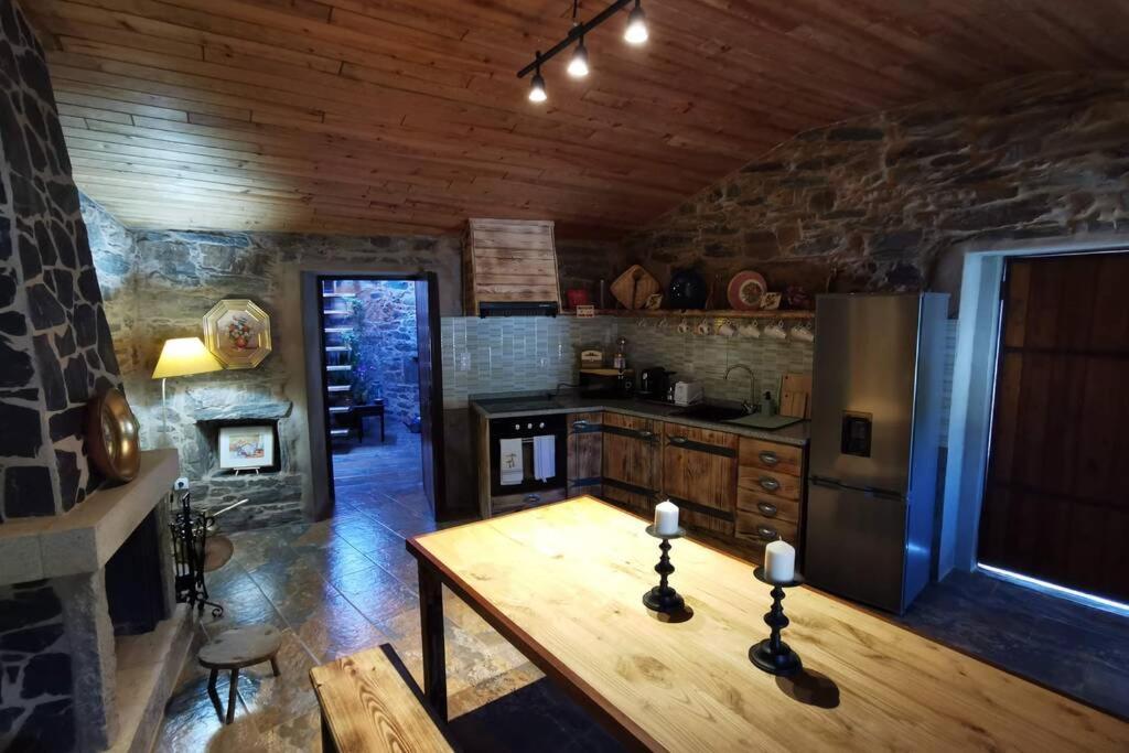 אוליירוס Casa Do Linho 400 Year Old Country Cottage מראה חיצוני תמונה